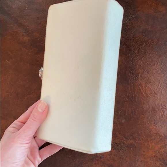 🤍 Vintage Ivory Clutch - Picture 5 of 5